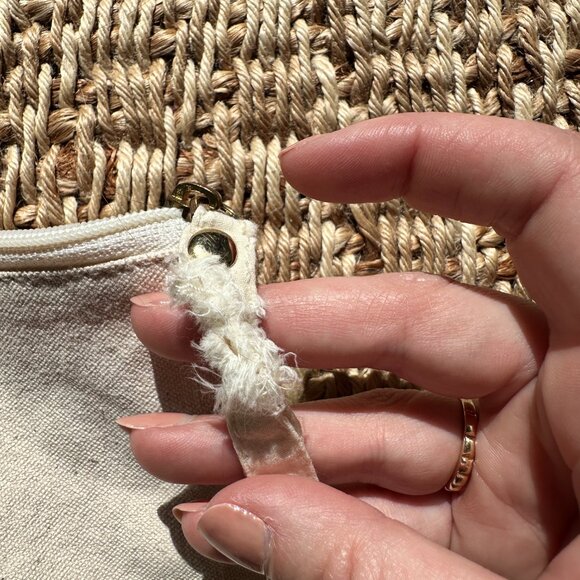 *Guess Small Pocket Organizer Makeup Clutch - Picture 7 of 7